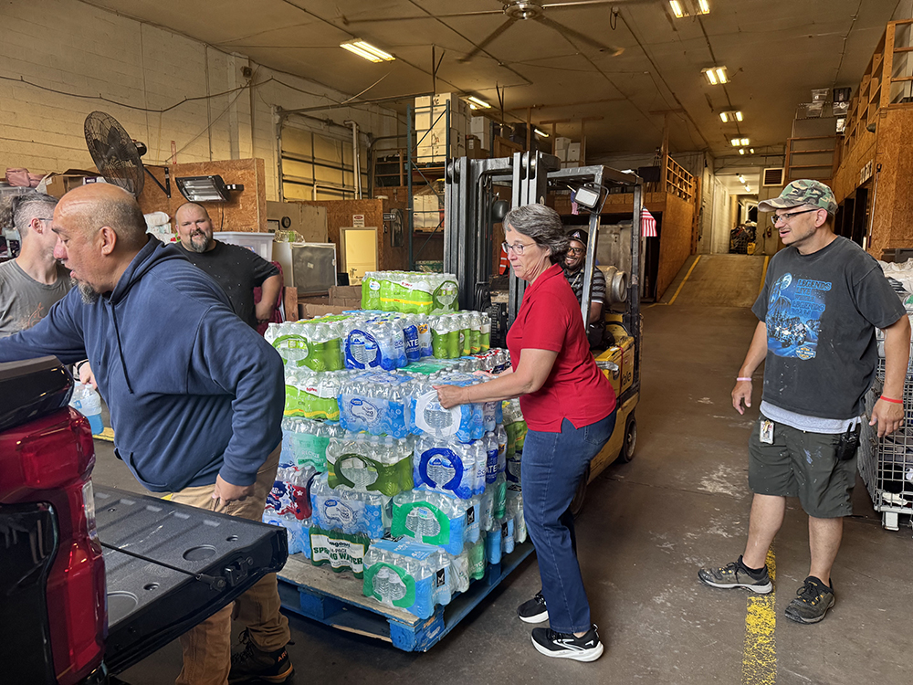 Team Ringgold Donates Over 340 Cases of Water to Topeka Rescue Mission