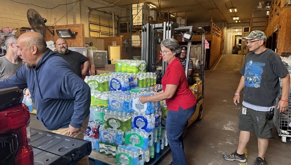 Team Ringgold Donates Over 340 Cases of Water to Topeka Rescue Mission